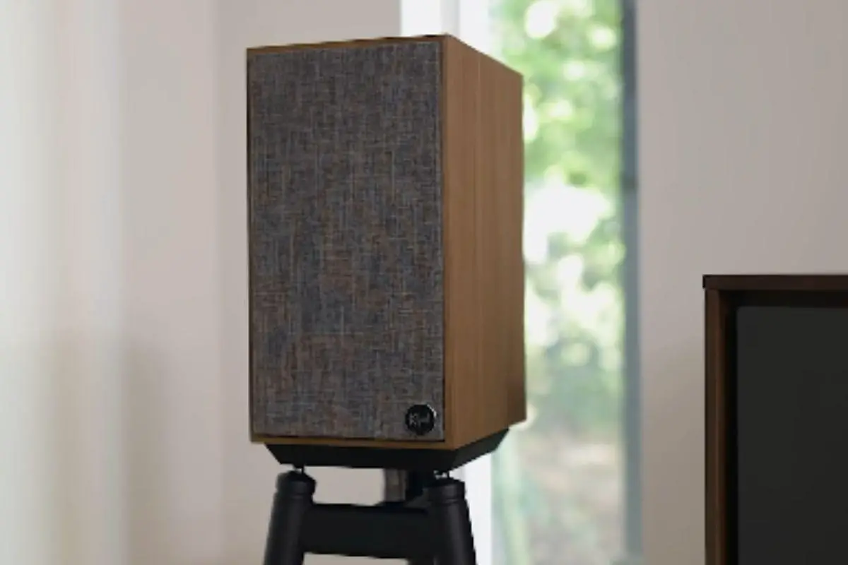 connect bookshelf speakers to tv