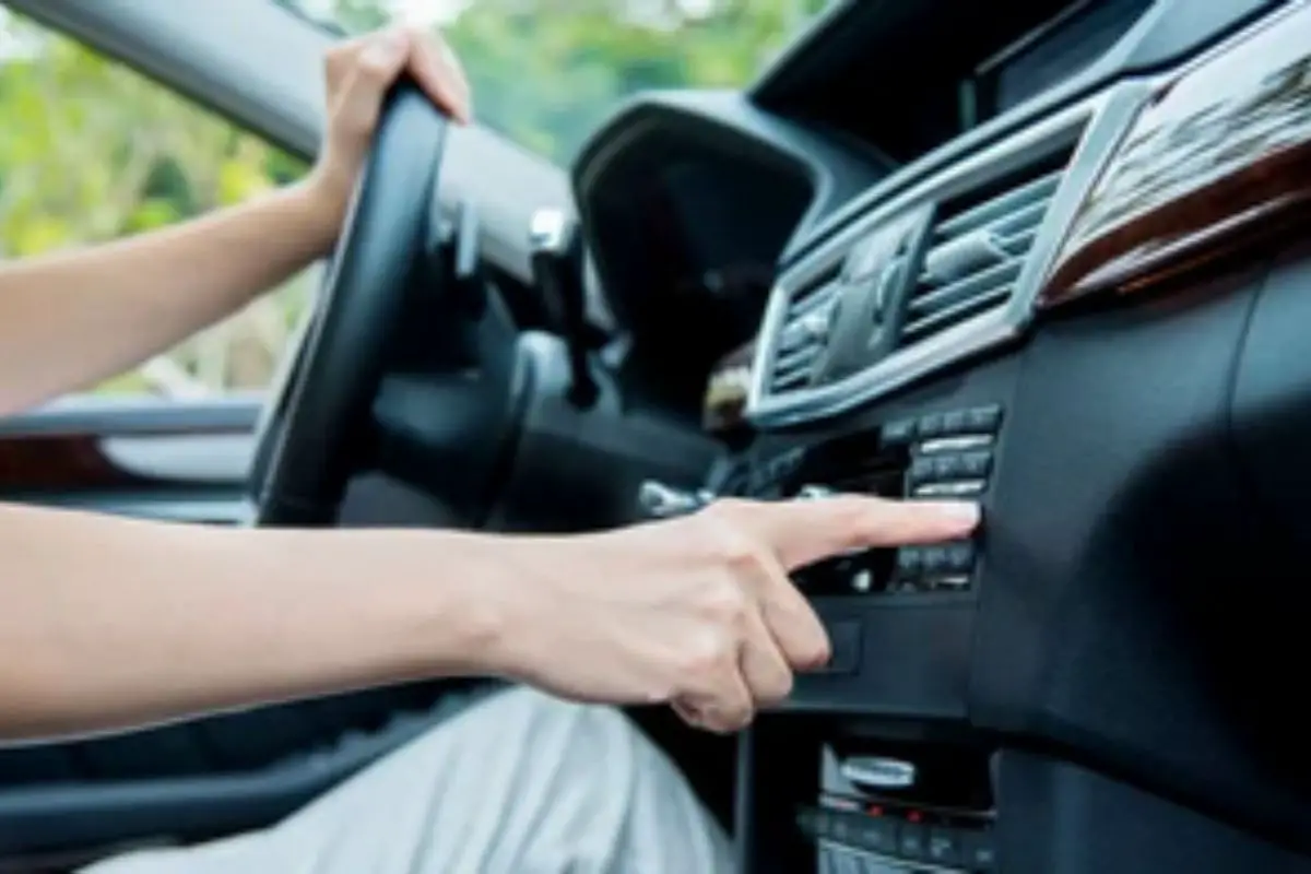 Car Radio Wont Turn on – 5 Causes and Simple Fixing Tips