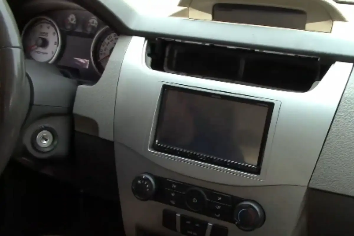 Ford Focus Car Radio Not Working – Troubleshooting and 5 Fixing Tips
