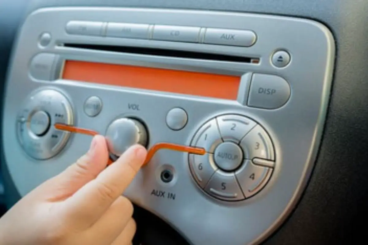 how to fix static in car radio