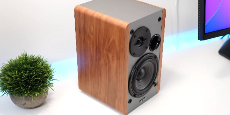 Best Amplified Bookshelf Speakers Reviews and Buying Guide
